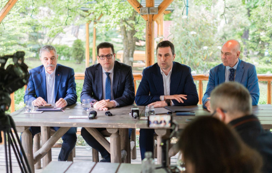 RMDSZ: szembesítettük az Európai Parlament küldöttségét a székelyföldi medvetámadásokkal RMDSZ: szembesítettük az Európai Parlament küldöttségét a székelyföldi medvetámadásokkal